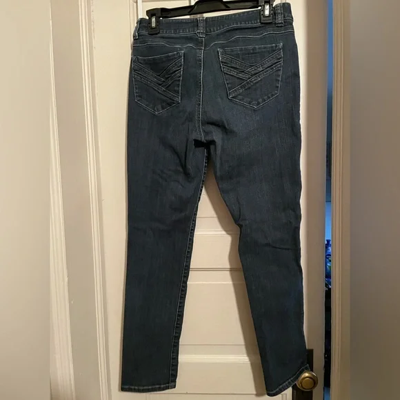 3/$30💥 Cabi jeans 8 - donating soon - Picture 5 of 6